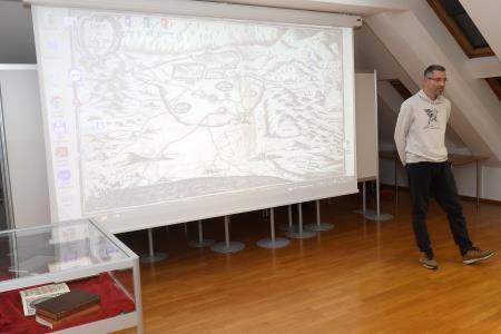 PREDSTAVITEV KNJIGE PREČUDOVITO CERKNIŠKO JEZERO G. STEINBERGA 05 FOTO LJUBO VUKELIČ